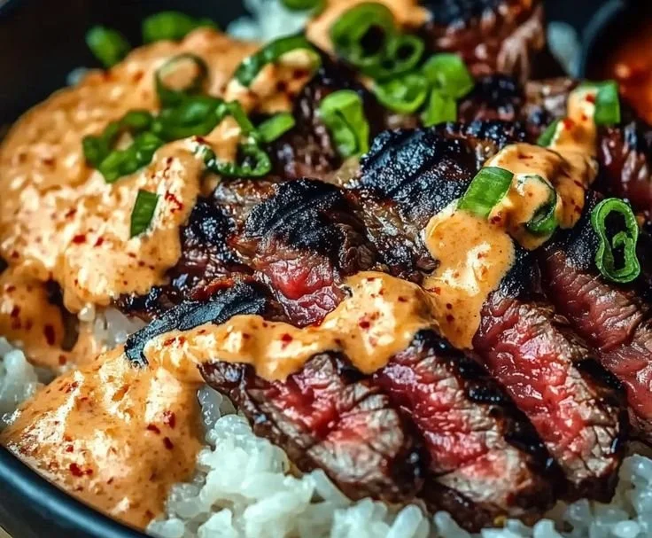 Delicious Korean BBQ Steak Rice Bowls with Spicy Cream Sauce